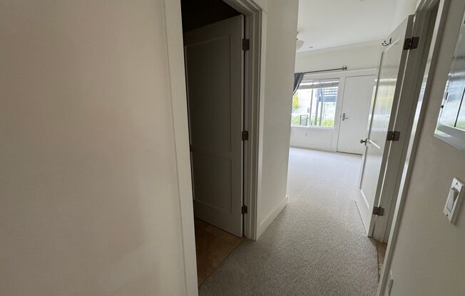 Elegant 2BR Top Floor Penthouse Condo in Prime Nob Hill with 2 Car Garage!