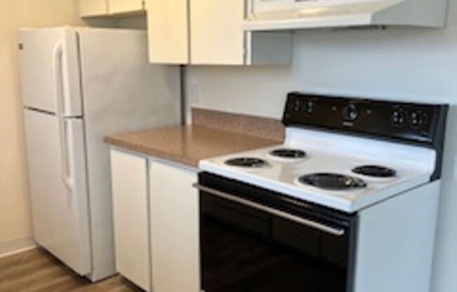 1 bed, 1 bath, 700 sqft, $1,300, Unit 762-28