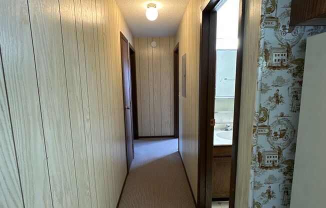 2 beds, 1 bath, $525, Unit 9