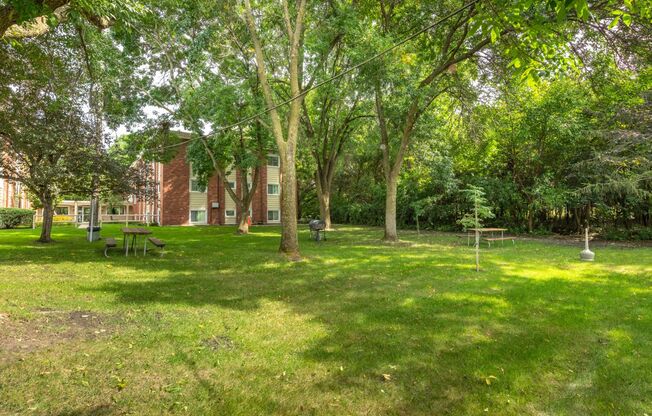 2 beds, 1 bath, 737 sqft, $1,299, Unit 669003
