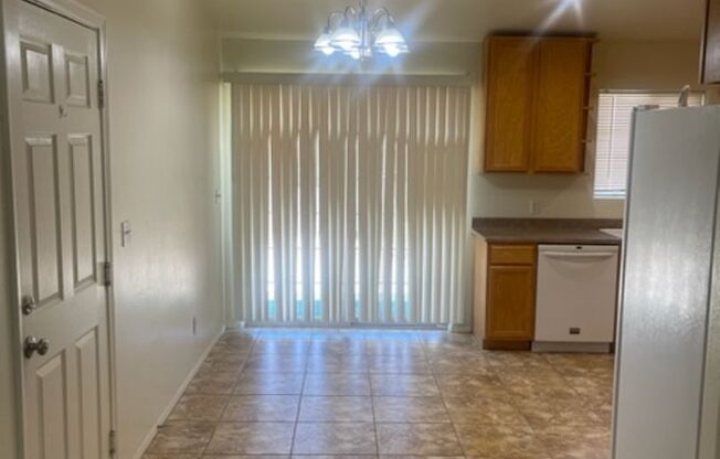 3 beds, 2 baths, $1,650