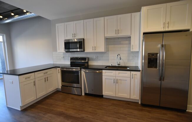 1 bed, 1 bath, 642 sqft, $2,850, Unit 3833-316