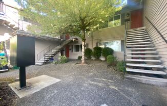 Montavilla 2 Bedroom Upstairs Apartment w/ A/C and Off Street Parking~ PETS WELCOME! 95 Walksco