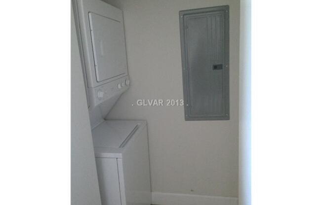 2 beds, 2 baths, $2,400, Unit Unit 3005