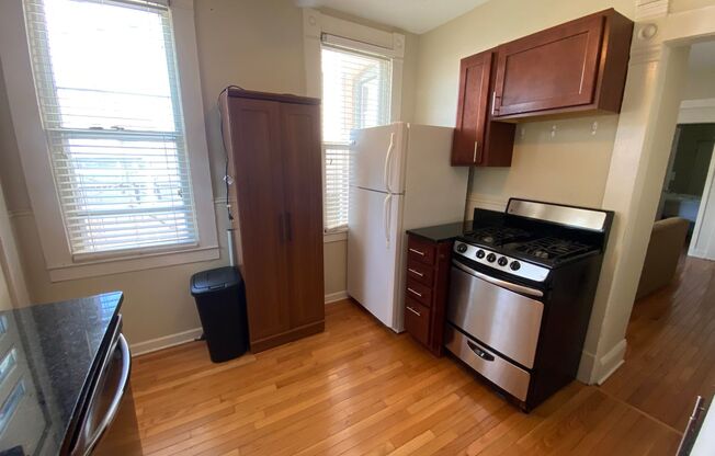 1 bed, 1 bath, 650 sqft, $1,095, Unit 61 E. 4th Ave.