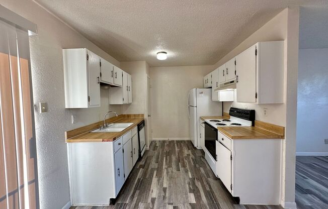 2 beds, 1 bath, 838 sqft, $850