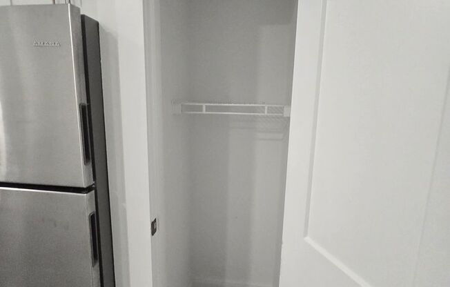2 beds, 1 bath, 942 sqft, $1,695, Unit 211