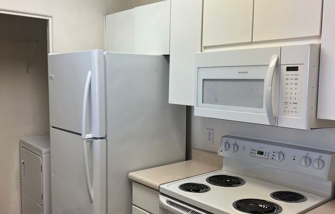1 bed, 1 bath, 760 sqft, $1,200, Unit 305