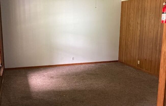 Willow Creek Apartments (201 Audubon Dr)