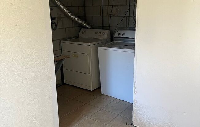 2 beds, 1 bath, $900