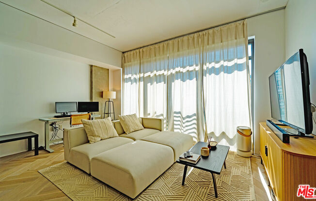 1 bed, 1 bath, 960 sqft, $2,700, Unit 714