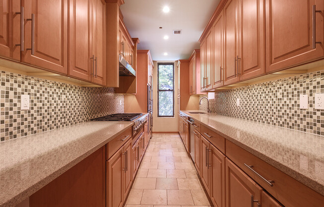 116 W 118 ST