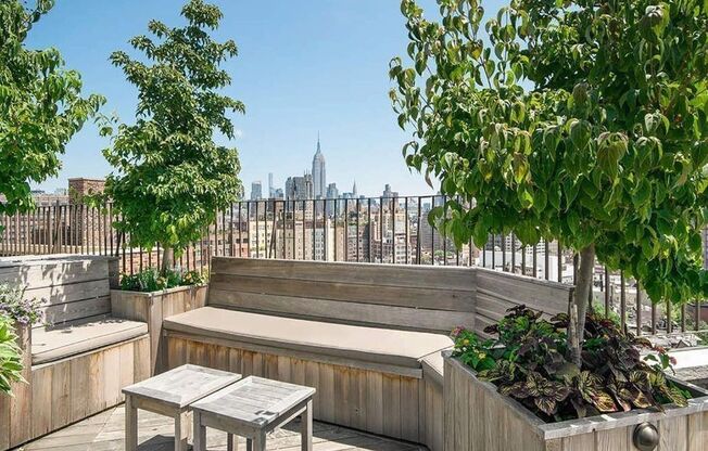 302 W 12 ST
