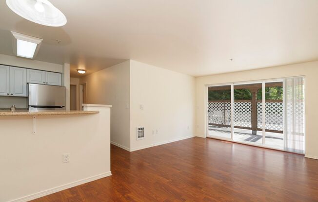 2 beds, 1 bath, 824 sqft, $2,595, Unit #207