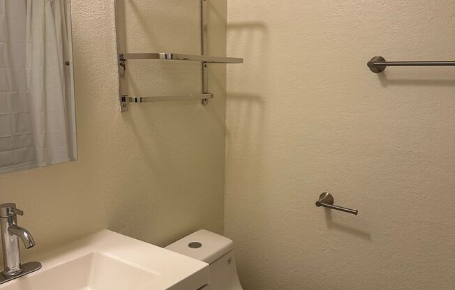 Studio, 1 bath, $1,350, Unit 28