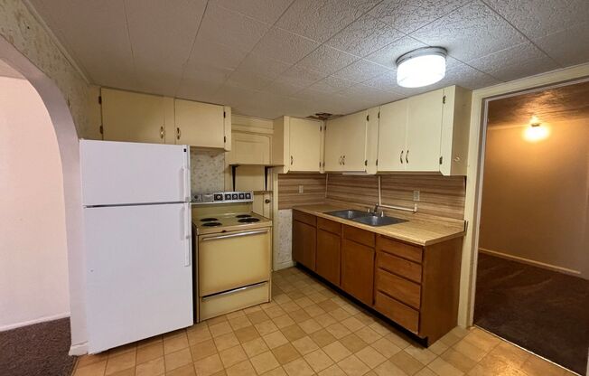 2 beds, 1 bath, $795, Unit 404 E Carter # 1