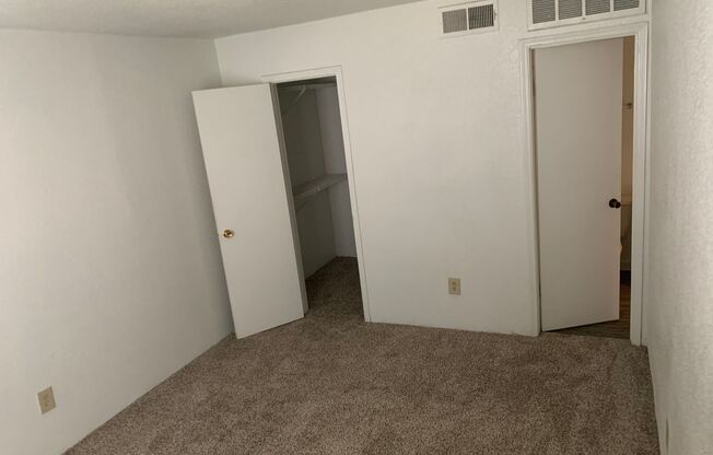 2 beds, 2 baths, 1,038 sqft, $1,085, Unit 2007