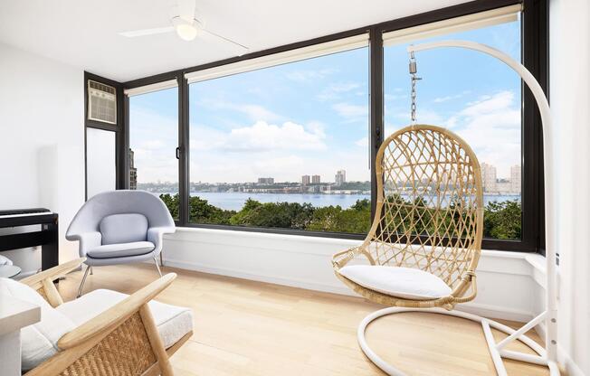 11 RIVERSIDE DR
