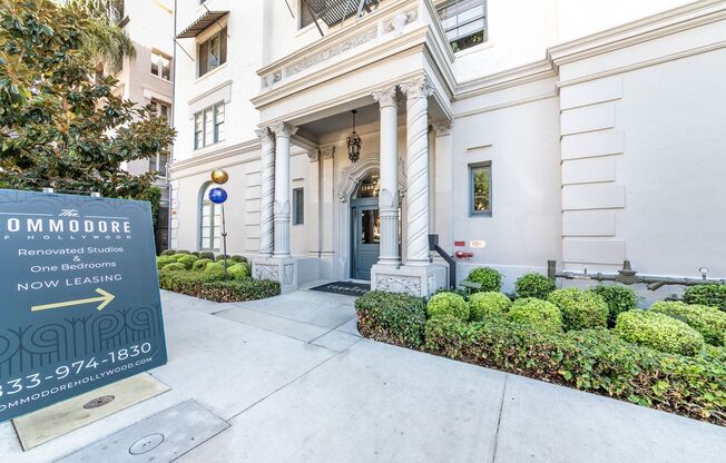 Studio, 1 bath, 300 sqft, $1,900, Unit Garden 1FL