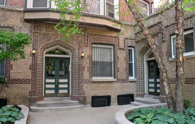 334 West Dickens Ave.