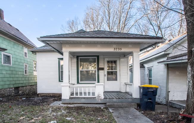 Cozy and Charming Two-Bedroom House with Modern Amenities