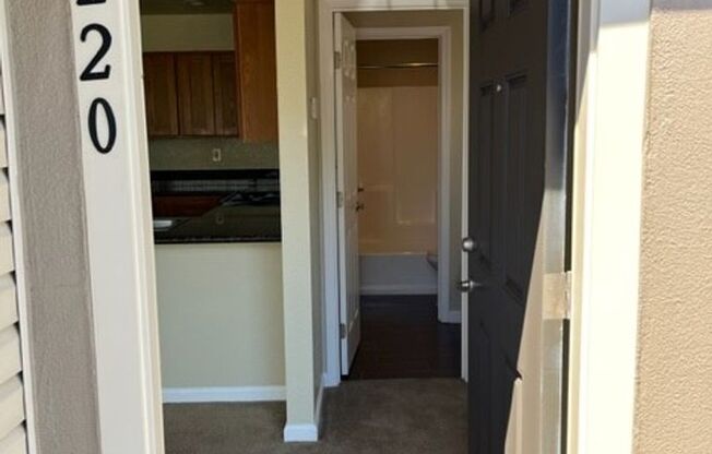 2 beds, 1 bath, 825 sqft, $1,830, Unit 220