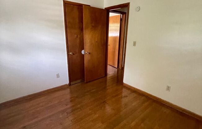 2 beds, 1 bath, 903 sqft, $1,240, Unit C-4