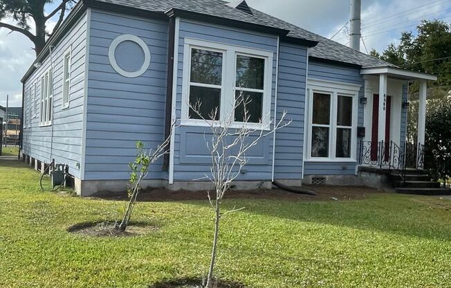 Single Family Home in Quiet Gentilly Neighborhood w/ Big Backyard, LAWNCARE INCLUDED IN RENT!