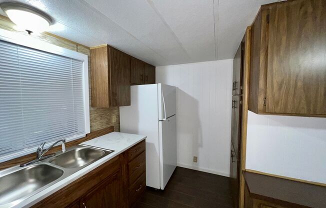 2 beds, 1 bath, $1,250