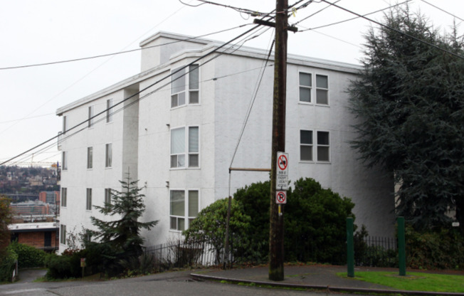 Highland View: Elevated Living Over Seattle’s Most Iconic Neighborhood