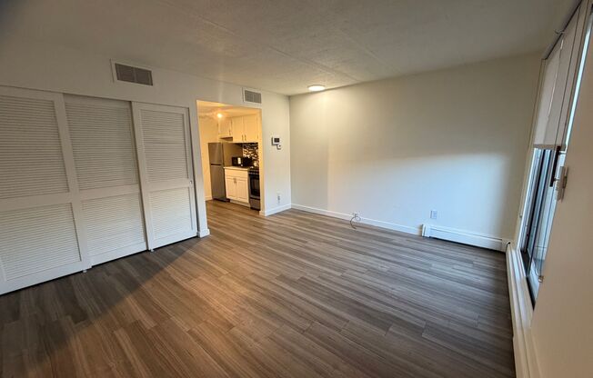 Studio, 1 bath, 400 sqft, $995, Unit 240W