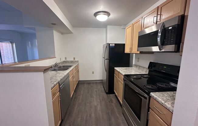 2 beds, 1 bath, 900 sqft, $1,700, Unit 204