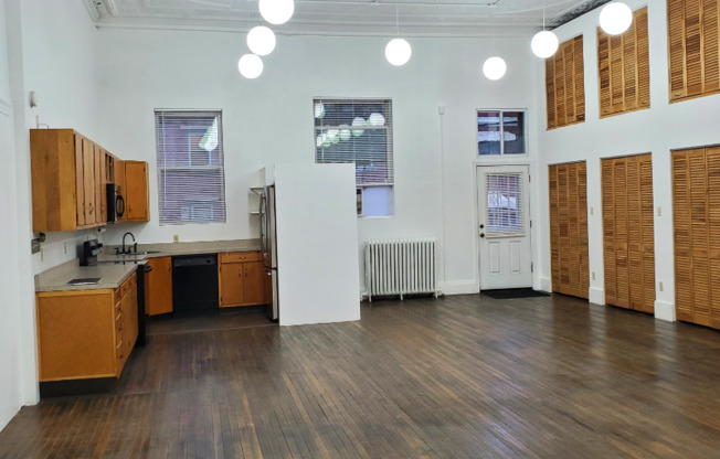 1704 MARY ST