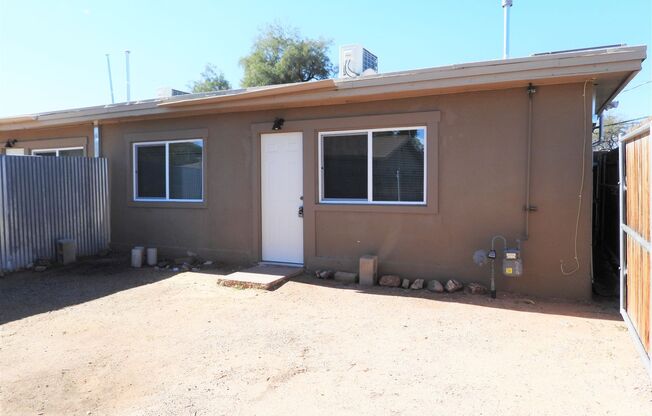 102 &amp; 104 E. Delano Street