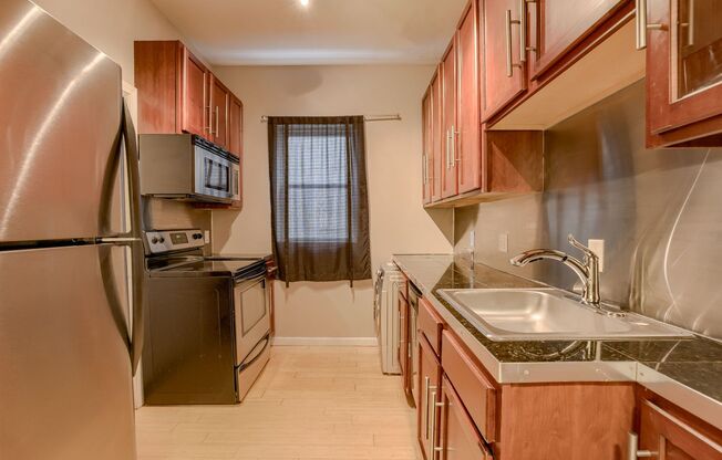 2 beds, 1 bath, $1,095, Unit # 102