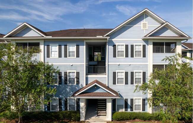 exterior building view of apartment complex