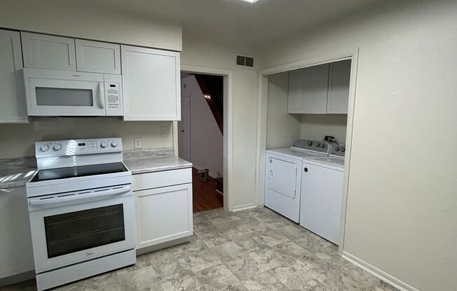 3 beds, 1 bath, 1,347 sqft, $1,395, Unit 627