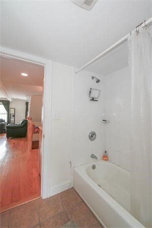 3 beds, 1 bath, 1,390 sqft, $3,100, Unit 2