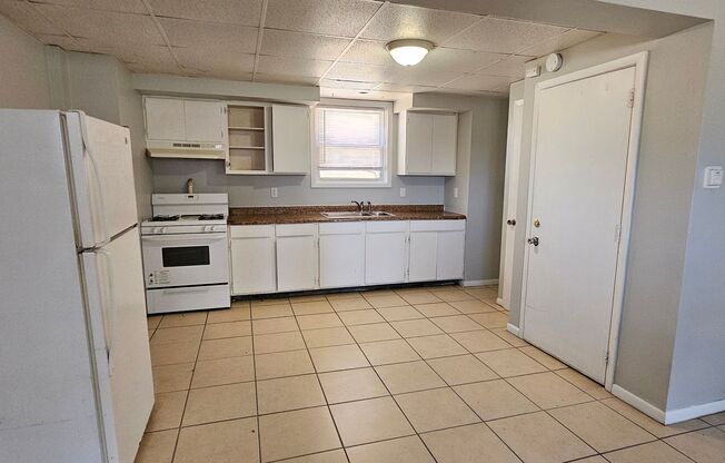 1 bed, 1 bath, $695, Unit Unit 1