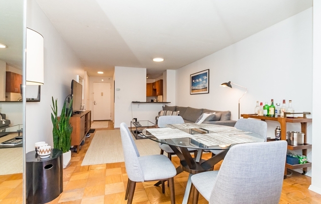 1 bed, 1 bath, 700 sqft, $3,400, Unit 9B