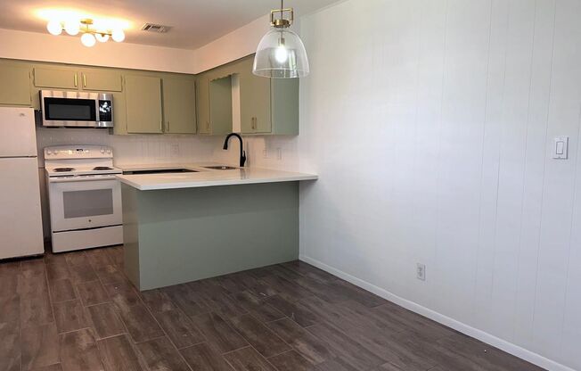 2 beds, 1.5 baths, 950 sqft, $1,395