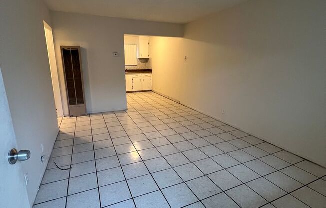 2 beds, 1 bath, $2,395