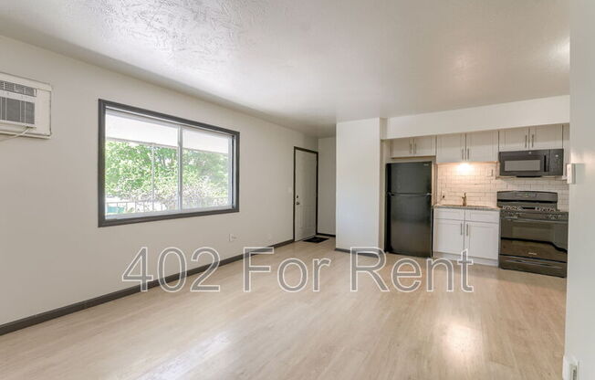 1015 N 47 AVE