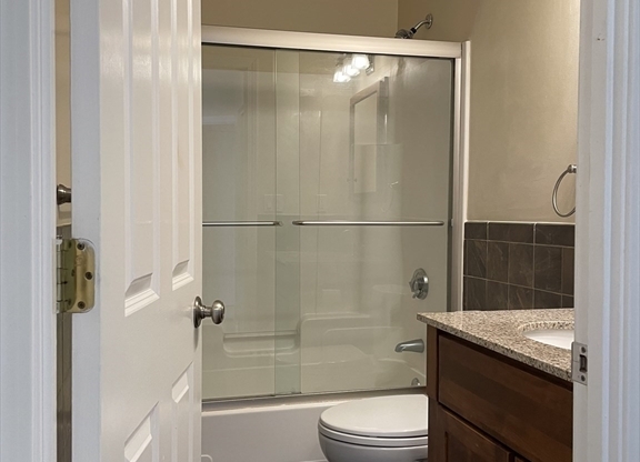 2 beds, 2 baths, 1,130 sqft, $4,850, Unit 304