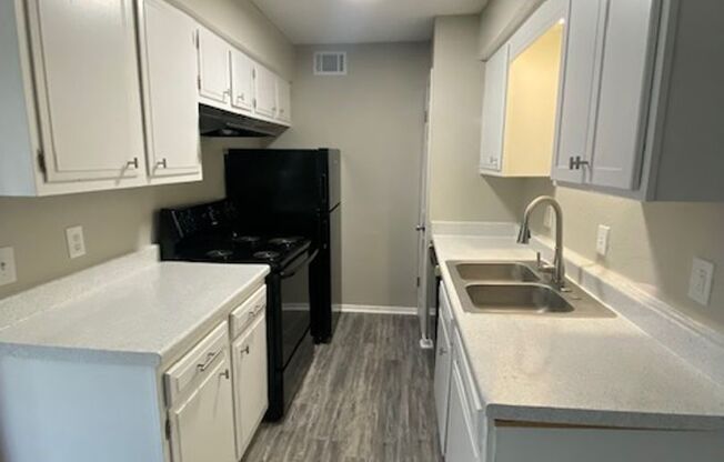 2 beds, 1 bath, 900 sqft, $815