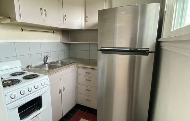 Studio, 1 bath, 475 sqft, $895, Unit 4