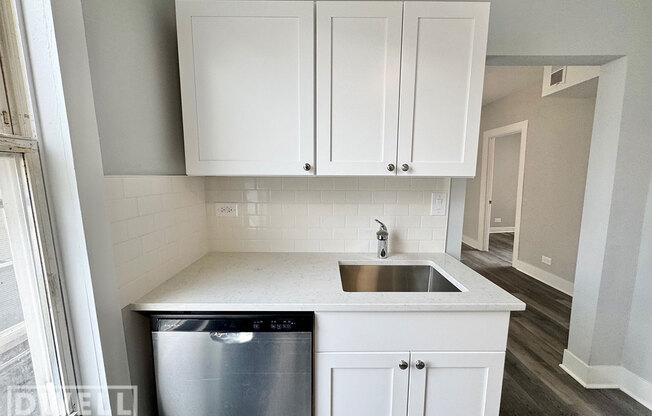 1546 W WALTON