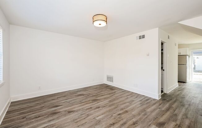2 beds, 1.5 baths, 1,100 sqft, $1,375, Unit E23