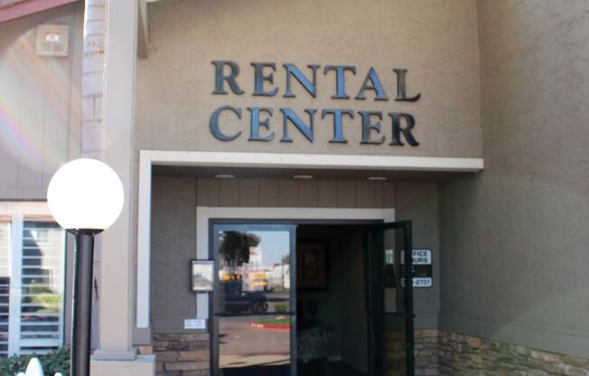 2 beds, 1 bath, 889 sqft, $1,795, Unit 06C