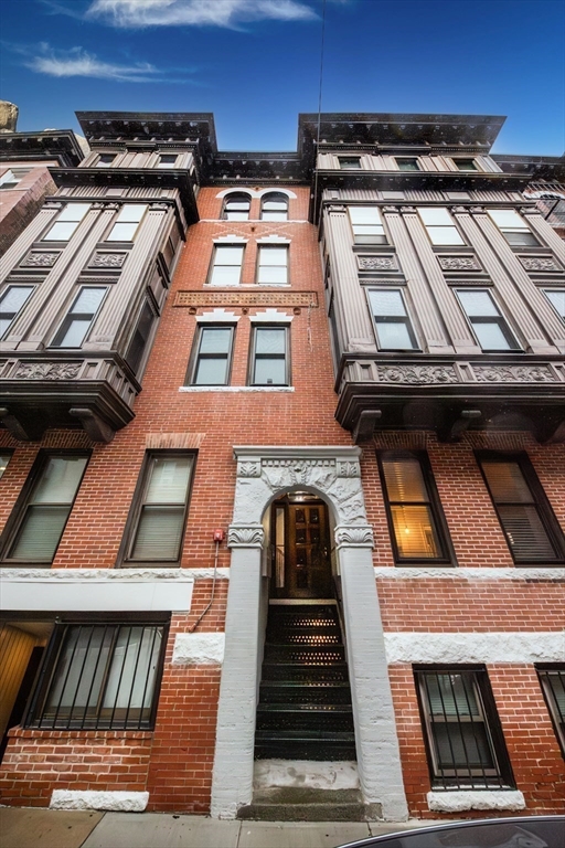 8 BATTERY ST